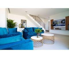 MODERNO ADOSADO CON JARDIN Y SOLARIUM