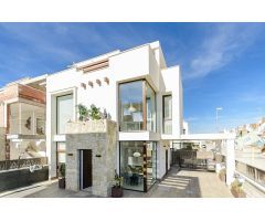 PRECIOSA VILLA MODERNA DE 3 DORM. DE NUEVA CONSTRUCCIÓN EN VERA, ALMERIA