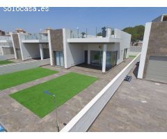 Villas independientes con amplio sótano, solarium y piscina privada en Orihuela Costa