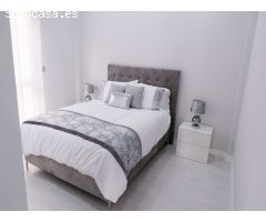 Villas independientes con amplio sótano, solarium y piscina privada en Orihuela Costa