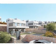VILLA INDEPENDIENTE DE 4 DORM.CON PISCINA PRIVADA EN FINESTRAT.