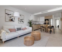 Bungalow de planta alta a la venta con piscina privada en San Pedro del Pinatar
