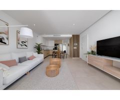 Bungalow de planta alta a la venta con piscina privada en San Pedro del Pinatar