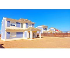 Villa de 3 dormitorios con solarium y amplia parcela en Lorca(Murcia)