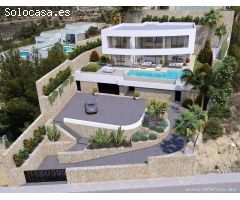 Lujosa Villa de 4 dormitorios a la venta con Vistas al Mar en Calpe
