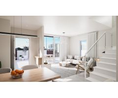 Bungalow de planta alta con solarium privado cerca de la playa en Torre de la Horadada.