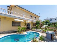 Casa en venta con piscina en Arenys de Mar