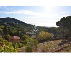 Casa en venta para reformar con vistas al mar en Cabrils