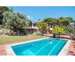Casa en venta con piscina en Vilasar de Dalt