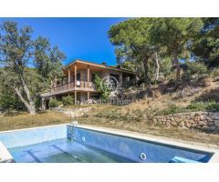 Casa en venta en plena montaña con piscina y vistas al mar en Cabrera de Mar