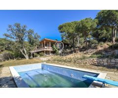 Casa en venta en plena montaña con piscina y vistas al mar en Cabrera de Mar