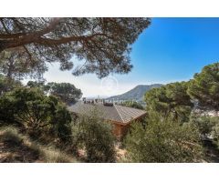 Casa en venta en plena montaña con piscina y vistas al mar en Cabrera de Mar