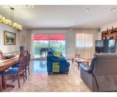 Venta de casa con local comercial y ascensor en Pineda de Mar