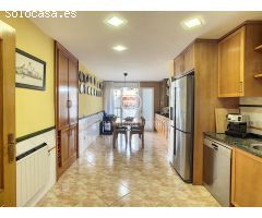 Venta de casa con local comercial y ascensor en Pineda de Mar