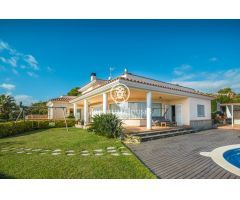 Casa en venta con piscina y vistas panorámicas en Santa Susanna