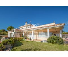 Casa en venta con piscina y vistas panorámicas en Santa Susanna