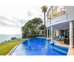 Villa con espectaculares vistas al mar en Lloret de Mar