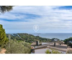 Terreno en venta con vistas al mar y a la montaña en Sant Pol de Mar