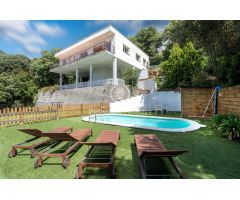 Casa en venta con piscina en Sant Cebrià de Vallalta