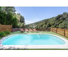 Casa en venta con piscina en Sant Cebrià de Vallalta