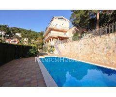 Casa en venta con vistas y piscina en Mataró