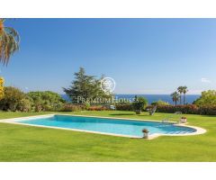 Casa de una planta en venta con vistas panorámicas al mar en Supermaresme.