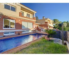 Casa en venta con piscina en Teia