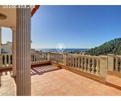 Casa con piscina y vistas panorámicas al mar en venta en Santa Susanna