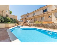 Adosado en venta en Tiana, espacioso y bien distribuido