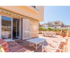 Adosado en venta en Tiana, espacioso y bien distribuido