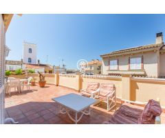 Adosado en venta en Tiana, espacioso y bien distribuido