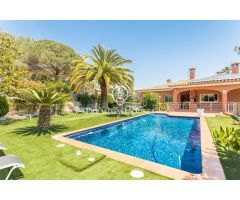 Casa independiente en venta en Argentona