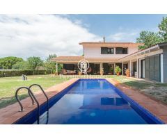 Bonita casa a la venta con vistas al mar en Sant Vicenç de Montalt