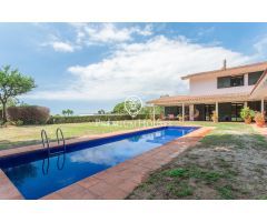 Bonita casa a la venta con vistas al mar en Sant Vicenç de Montalt