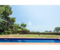 Bonita casa a la venta con vistas al mar en Sant Vicenç de Montalt