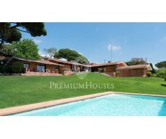 Casa en venta de una sola planta, con piscina y excelentes vistas en Sant Andreu de Llavaneres