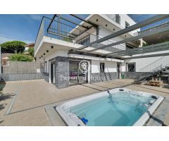 Casa a la venta en Caldes dEstrac con espectaculares vistas mar y montaña