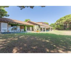Casa en venta en Rocaferrera con vistas espectaculares al mar en parcela plana