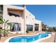 Casa ibicenca en venta en Argentona