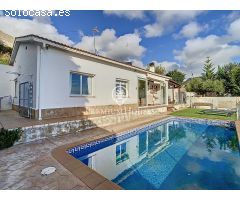 Casa en planta con vistas al mar y a la montaña en venta en Sant Cebrià de Vallalta