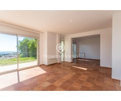 Casa en venta en Sant Vicenç de Montalt con espectaculares vistas al mar