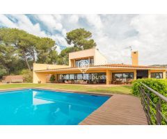 Casa en venta en Sant Andreu de Llavaneres con espectaculares vistas al mar