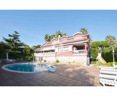Casa en venta en Alella: urbanización exclusiva Can Teixidó. Tranquilidad y lujo
