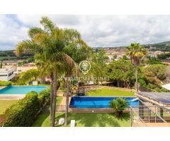 Casa en venta en Sant Vicenç de Montalt con vistas a mar y montaña