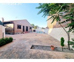 Chalet en Venta en Valle del Álamo, Madrid