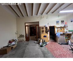 CASA SITUADA EN BUENA ZONA, CON SOLAR DE 156 METROS