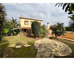 CHALET PARA ENTRAR A VIVIR, CERCA DE LA POBLACION