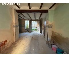 CASA CON PATIO PARA REFORMAR EN BENAGUACIL