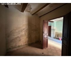 CASA CON PATIO PARA REFORMAR EN BENAGUACIL