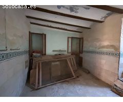 CASA CON PATIO PARA REFORMAR EN BENAGUACIL